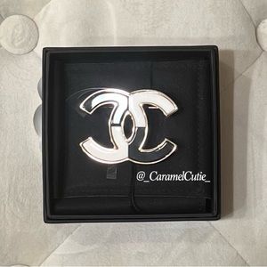 CHANEL CC Brooch